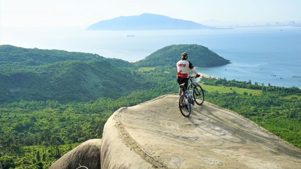 The breathtaking beauty of Hai Van Pass